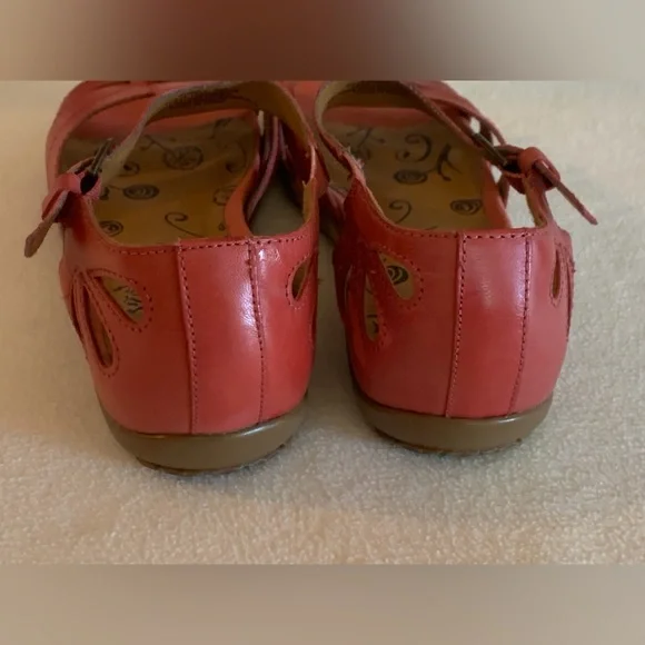 BARETRAPS ROSELY LEATHER SLIP ON SHOES - SZ 7M - Picture 4 of 8